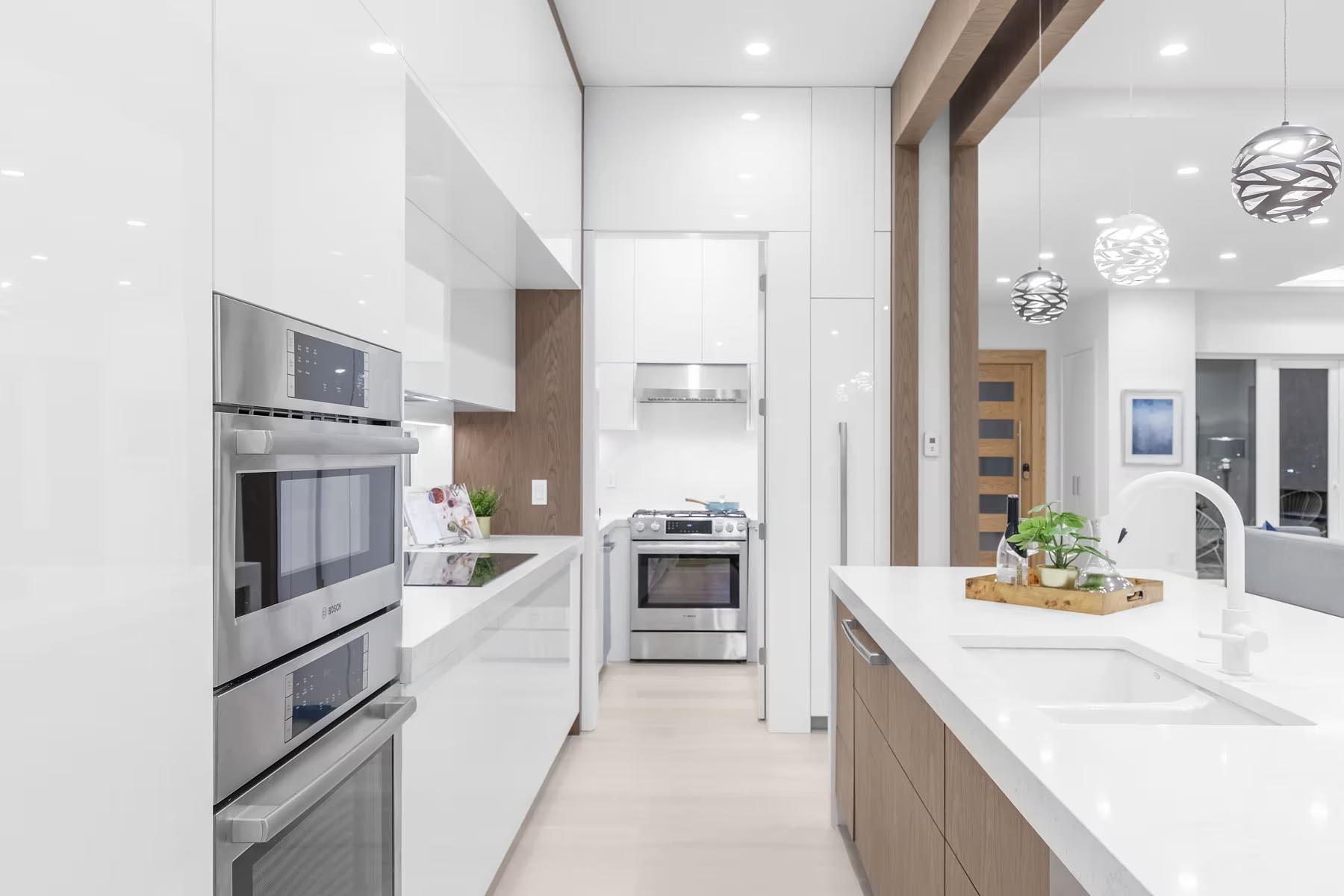 Single Family Residence – 822 Cumberland Crescent, North Vancouver 005